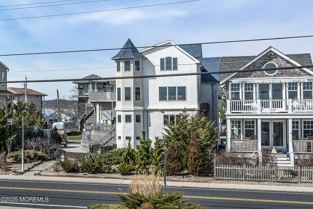 Building Photo - 492 Ocean Ave