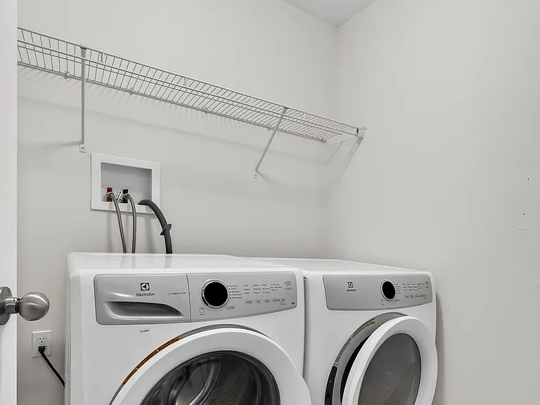 92 Renaissance Dr — Photo 18