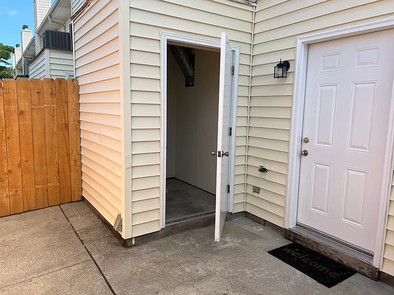 305 W Esplanade Ave #A — Photo 25