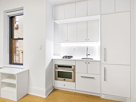 3rd image of 225 W 23rd St APT 3F