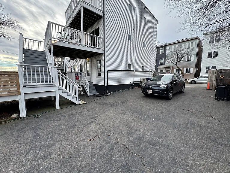 50 Jeffries St #2 — Photo 27