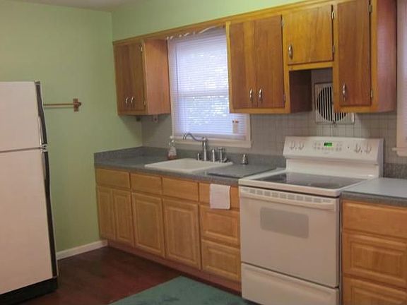 4th image of 405 Biglow Ln