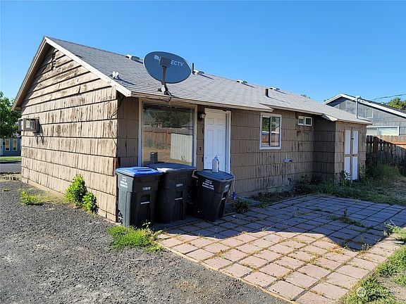 3rd image of 745 S Hawthorne Drive