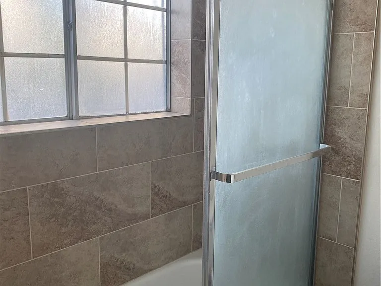 805 W Grondahl St — Photo 26