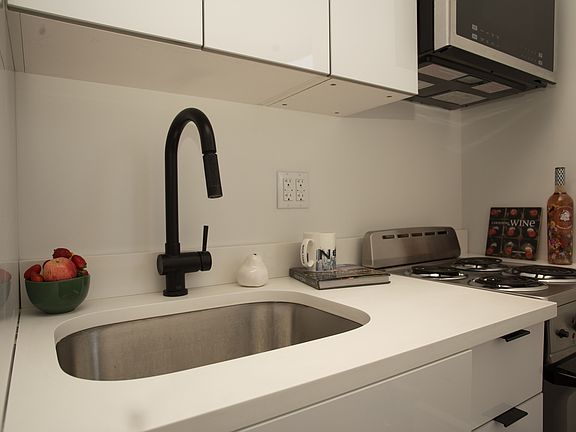 3rd image of 138 Ludlow St APT 26