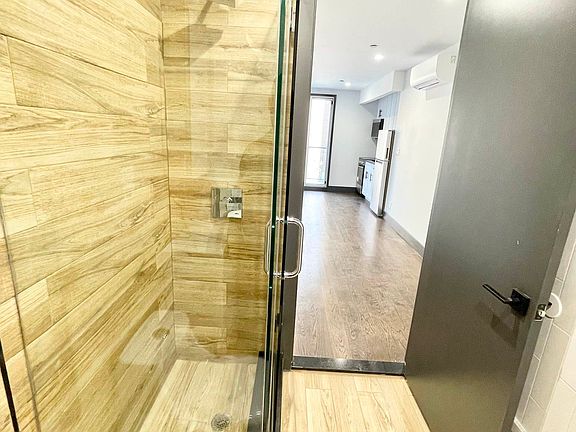 4th image of 2109 Regent Pl #8