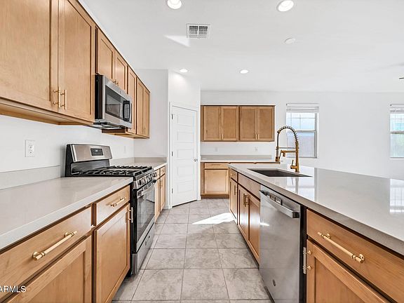 3rd image of 10223 W PICCADILLY Road