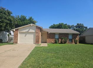 6809 Glenhurst Dr, North Richland Hills, TX 76182