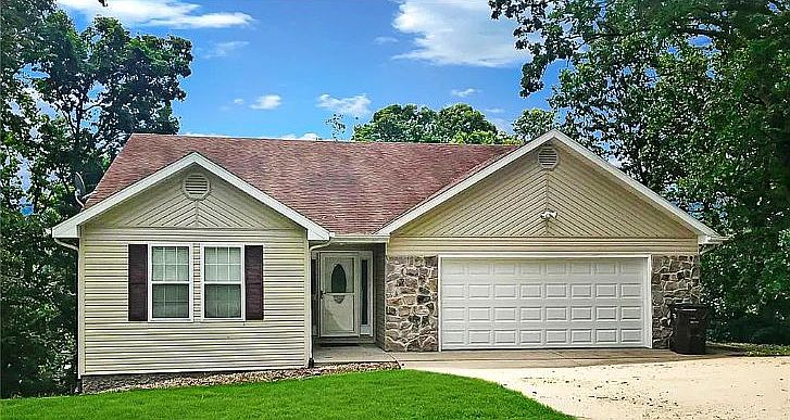 1st image of 896 Irish Dr