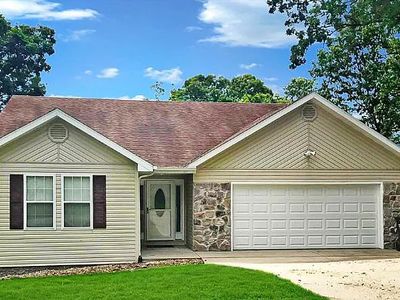 896 Irish Dr, Sunrise Beach, MO, 65079