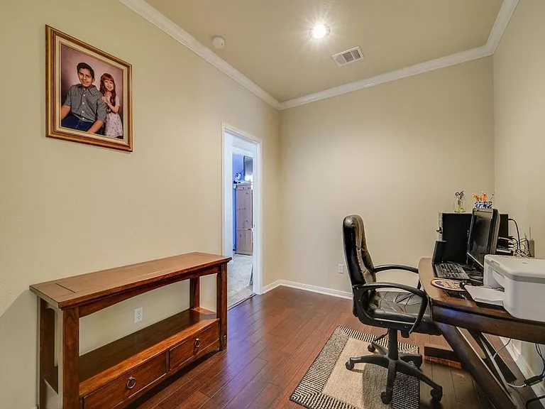 2209 Settlers Park Loop — Photo 12