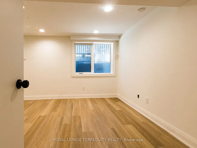 23 Decarie Cir #BASEMENT — Photo 11
