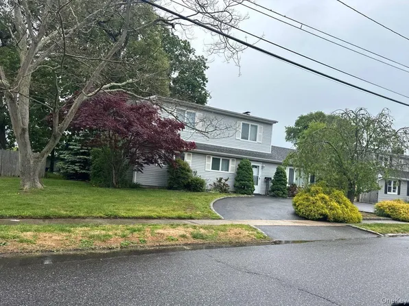 22 William Street, Copiague, NY 11726
