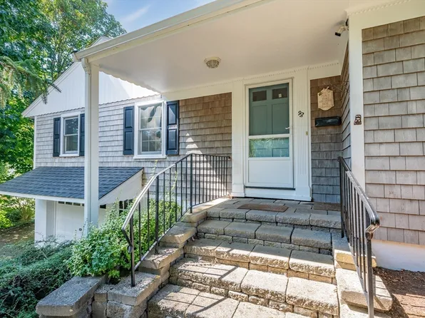 98 Wilton Dr, Barnstable, MA 02630