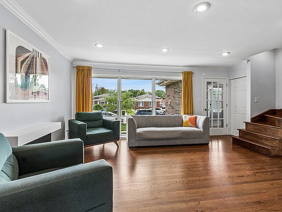 4th image of 3826 Jarvis Ave