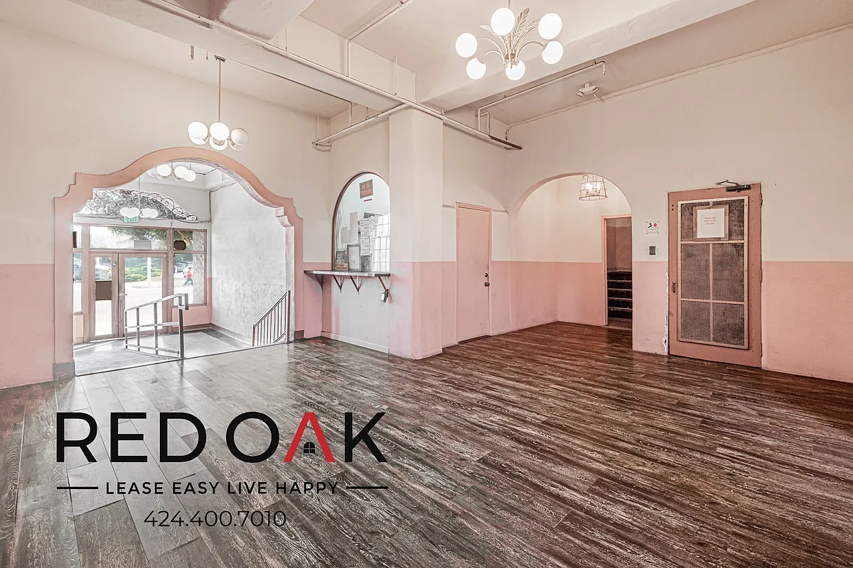 Building Photo - 2731 Beverly Blvd #209