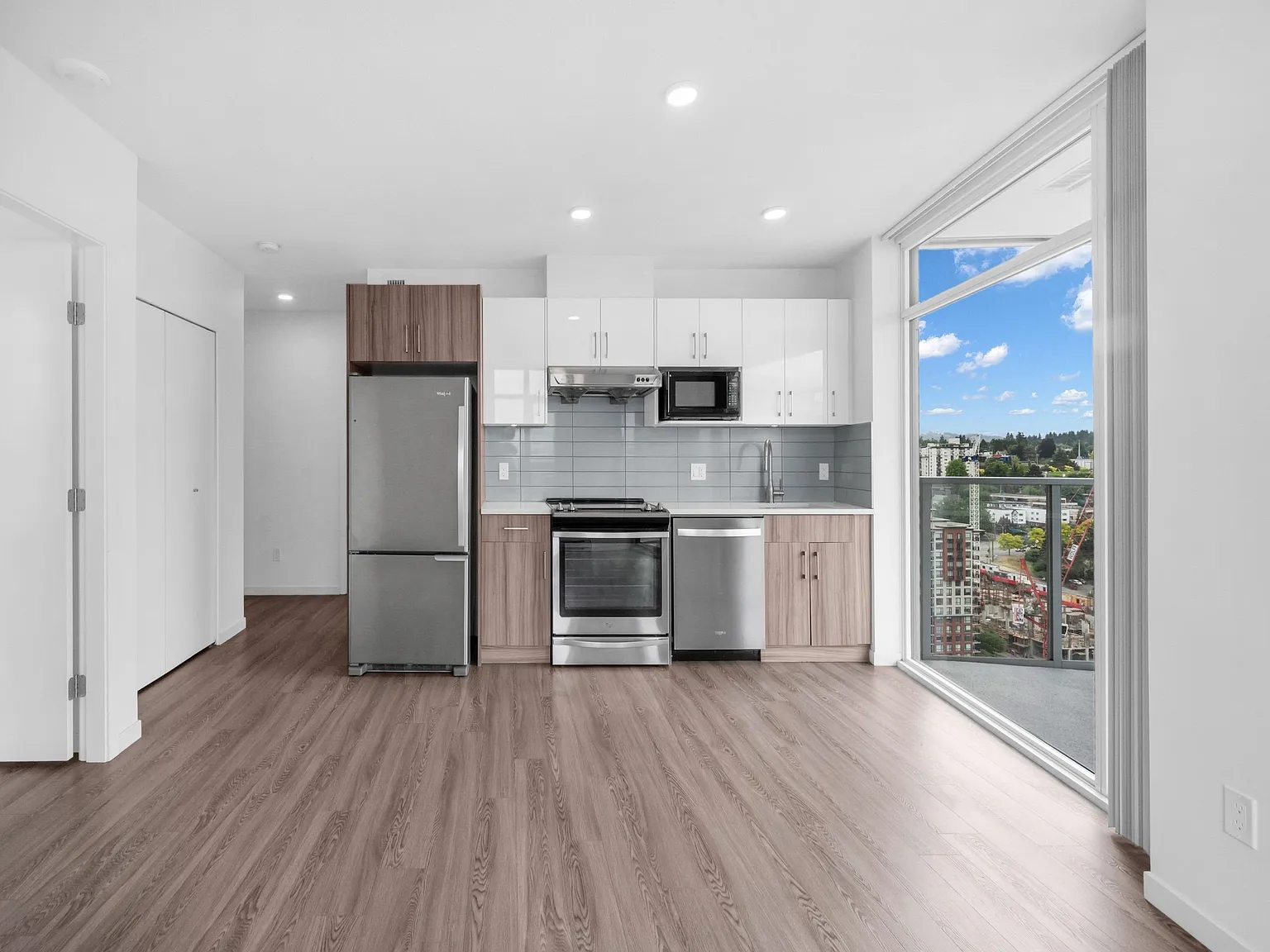 2 bed, 735 sqft, $2,785 — Photo 4