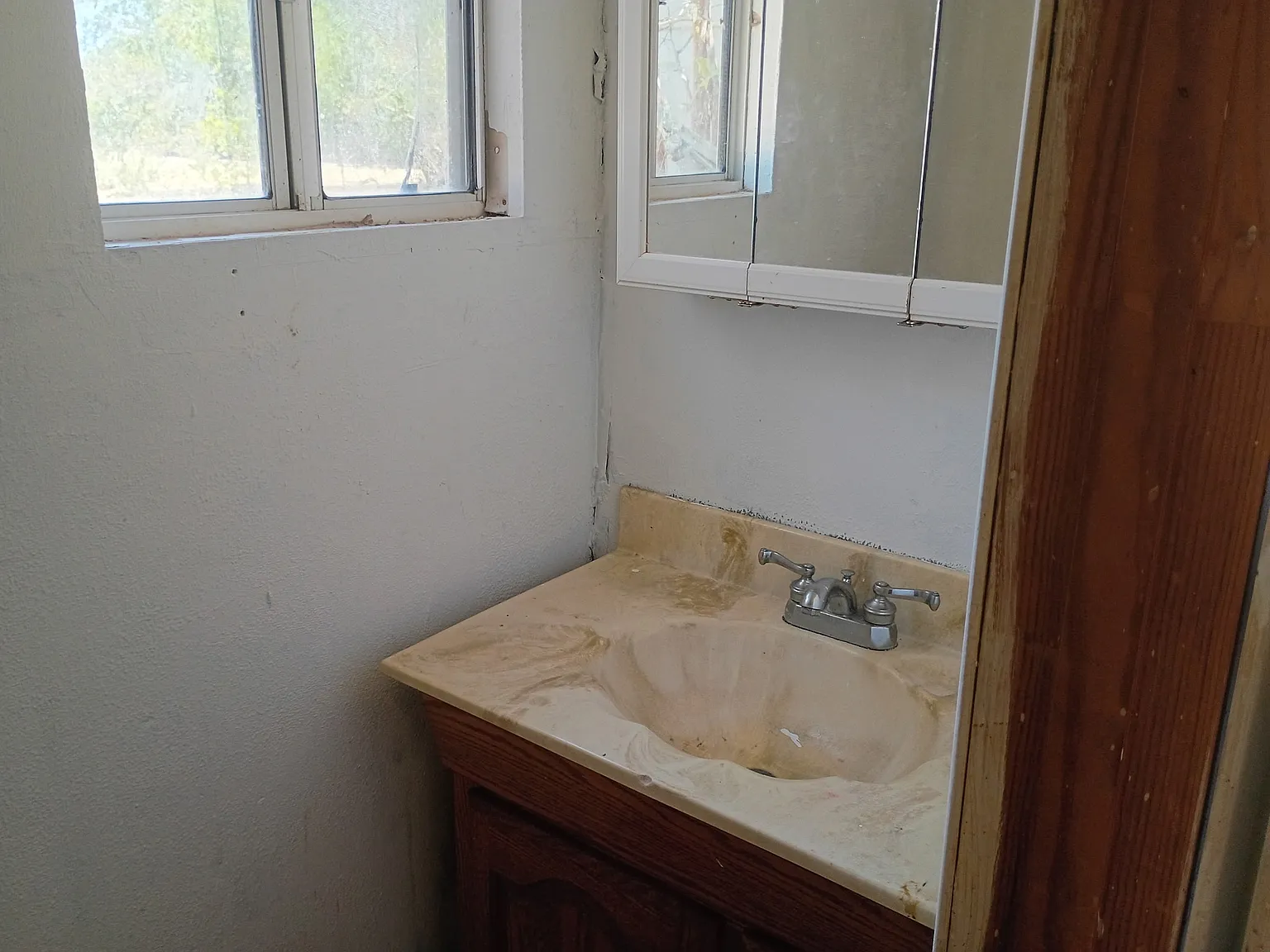 3 bed, 1100 sqft, $890 — Photo 4