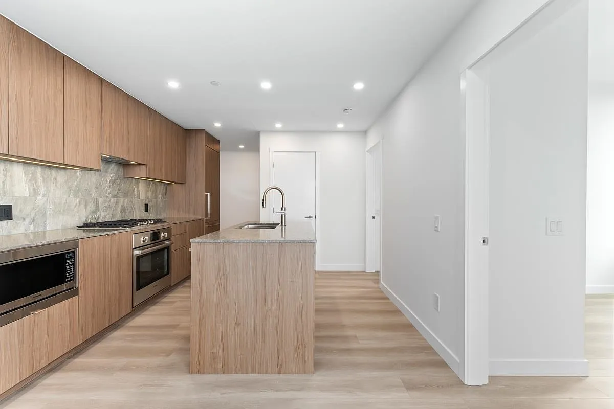 3 bed, 921 sqft, $3,200 — Photo 4