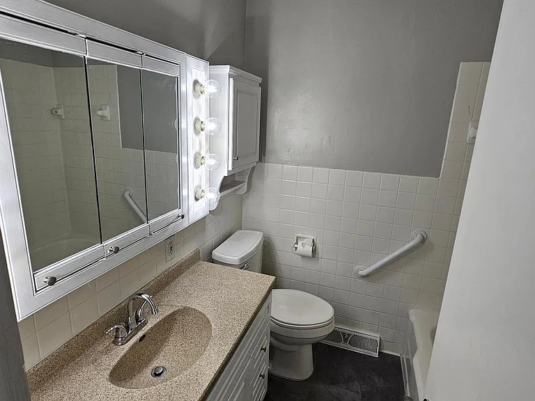 6322 E Eastwood Ave — Photo 4