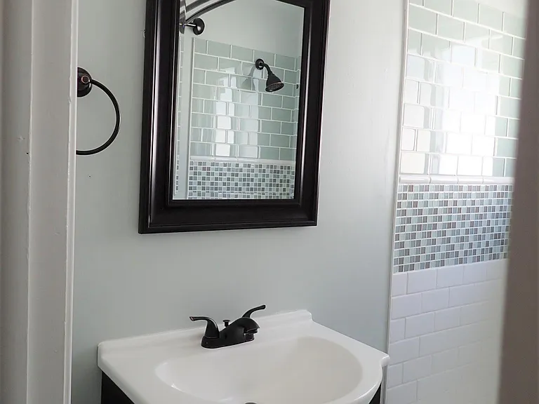 327 Kensington Ave — Photo 6