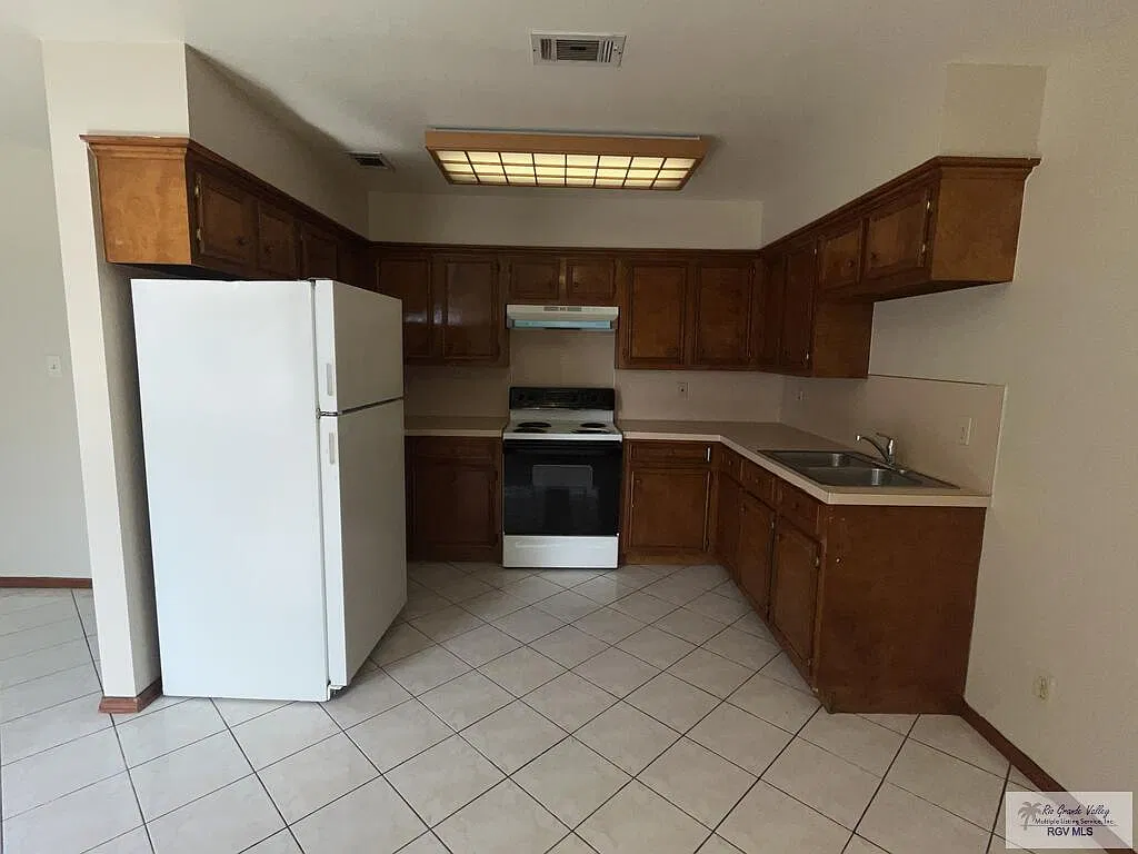 2 bed, 2.0 bath, 900 sqft, $1,000 — Photo 4