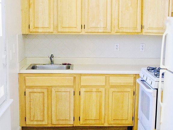 5th image of 157 Broome St APT 5E