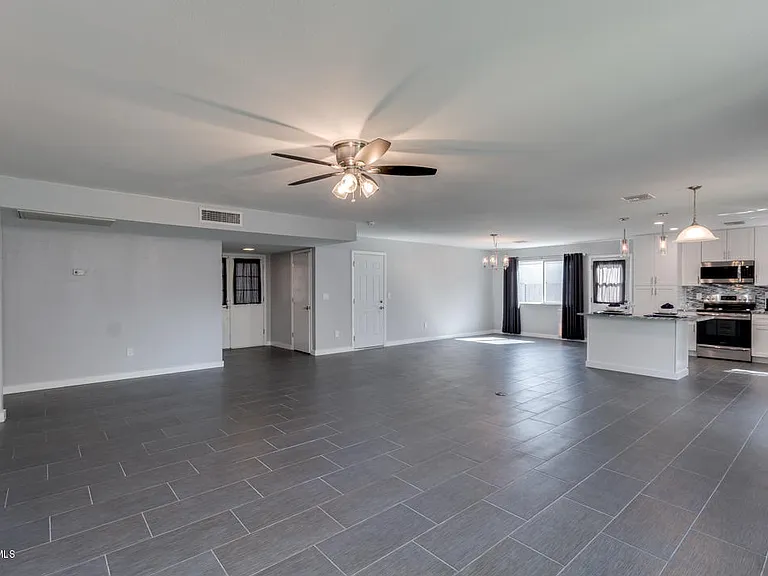1115 W Barrow Dr — Photo 7