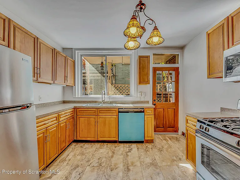 533 S Franklin St — Photo 10