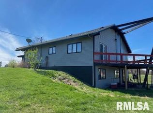 13441 Ewing Rd, Whittington, IL 62897