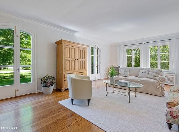 2nd image of 271 Hawthorn Ave