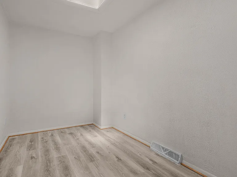 2335 Lauretta Ave — Photo 18