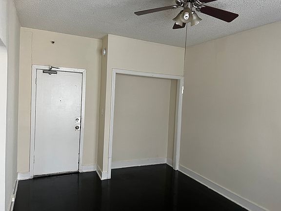 4th image of 422 S Grand View St #N406