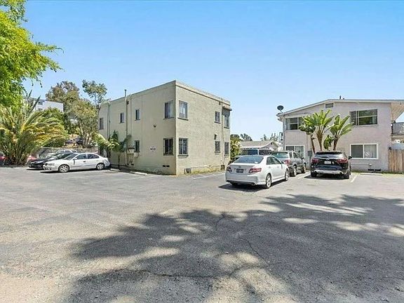 3rd image of 5011 Auburn Dr #5011