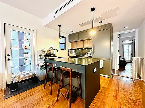 661 Hancock St #1B Photo 1