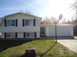 627 W Overmeyer Dr, Algona, IA 50511