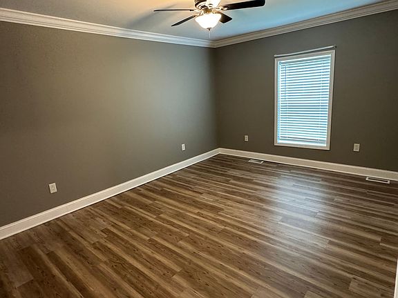 2nd image of 620-646 Lovers Ln #1