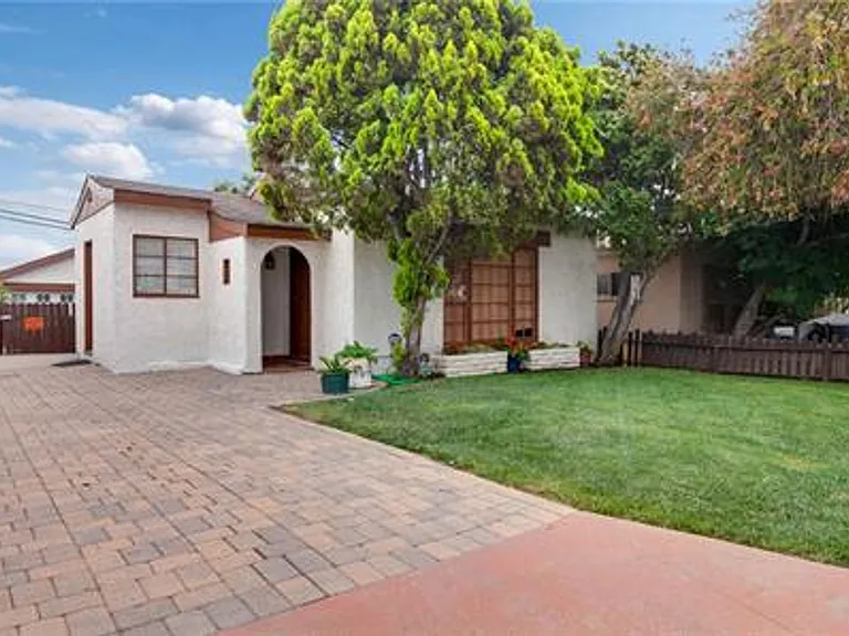 157 Avenida Serra — Photo 1