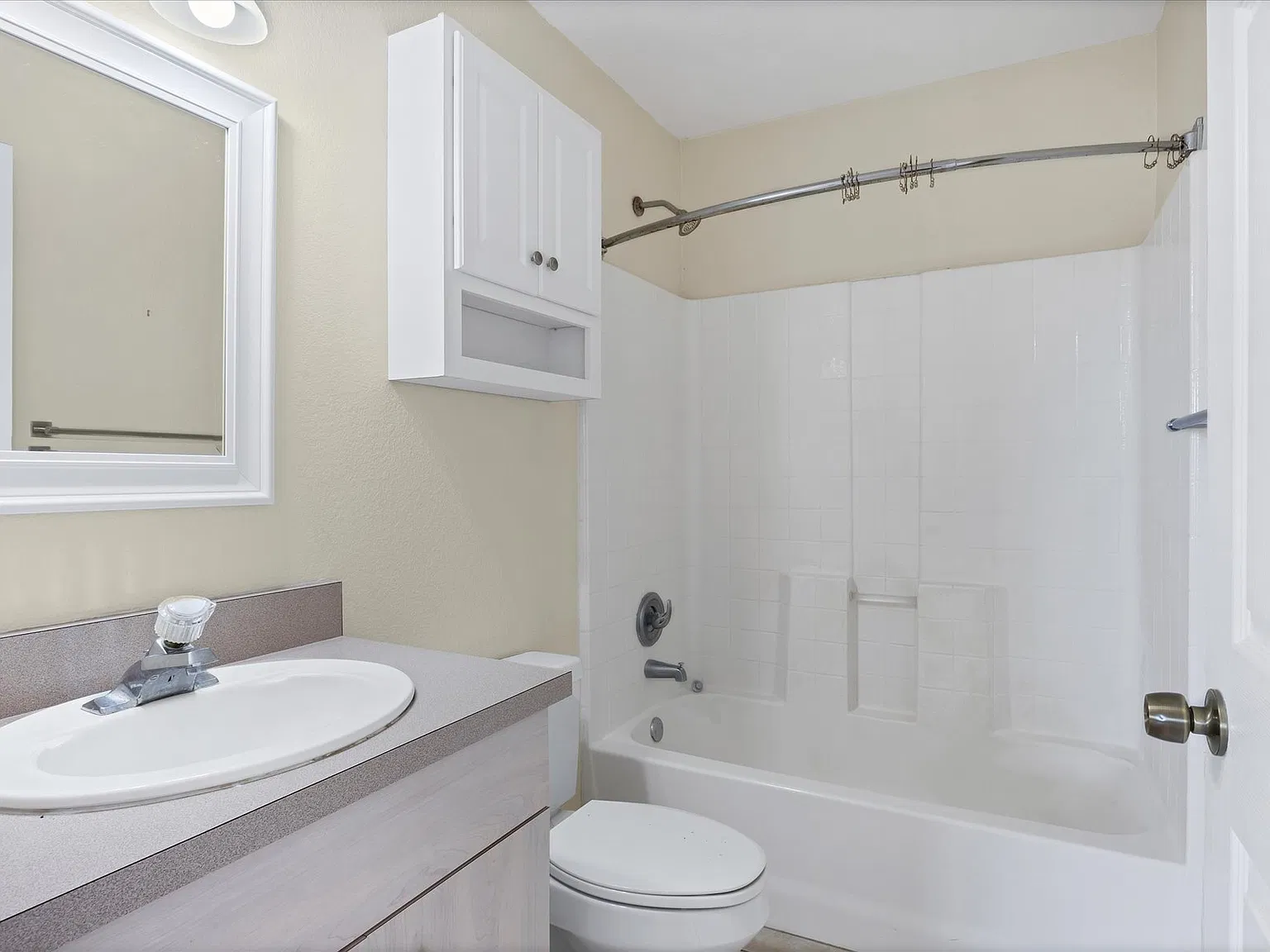 2 bed, $1,400 — Photo 1