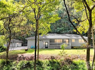 250 Camp Creek Rd, Whittier, NC 28789