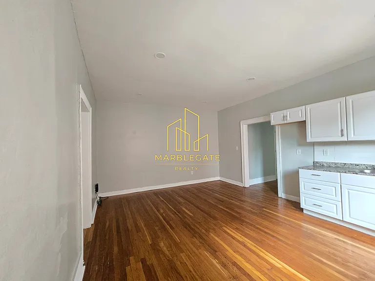 585-586 Elizabeth Ave #3055 — Photo 3