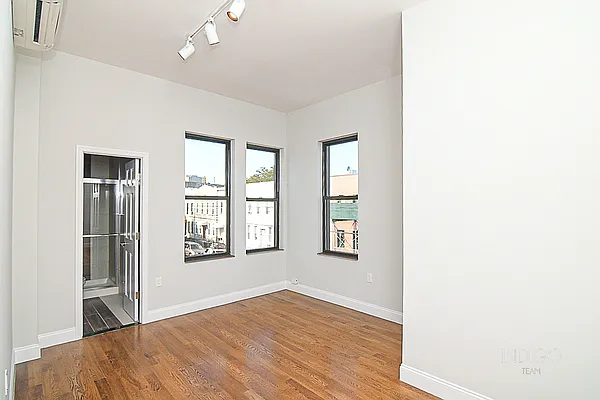 Rented by Compass | media 21