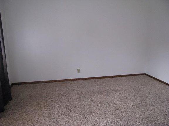 4th image of 828 S 30th St