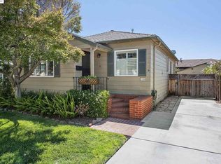 1104 Peach St, Alameda, CA 94501