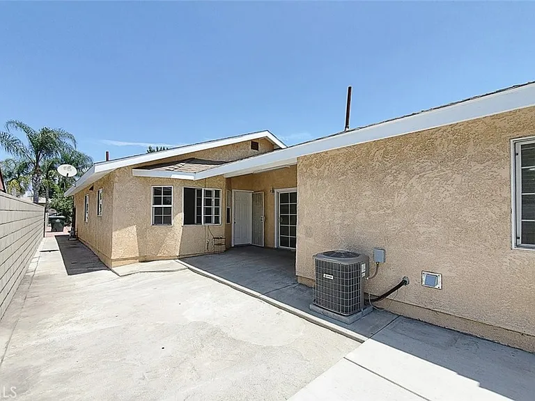 747 W Nevada St — Photo 22