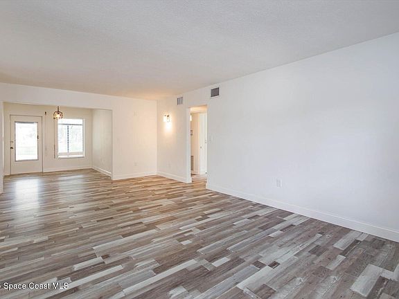4th image of 310 Lejeune Dr