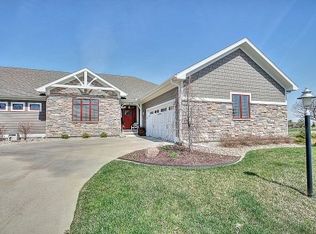 2310 Cobble Creek Dr, Urbana, IL 61802