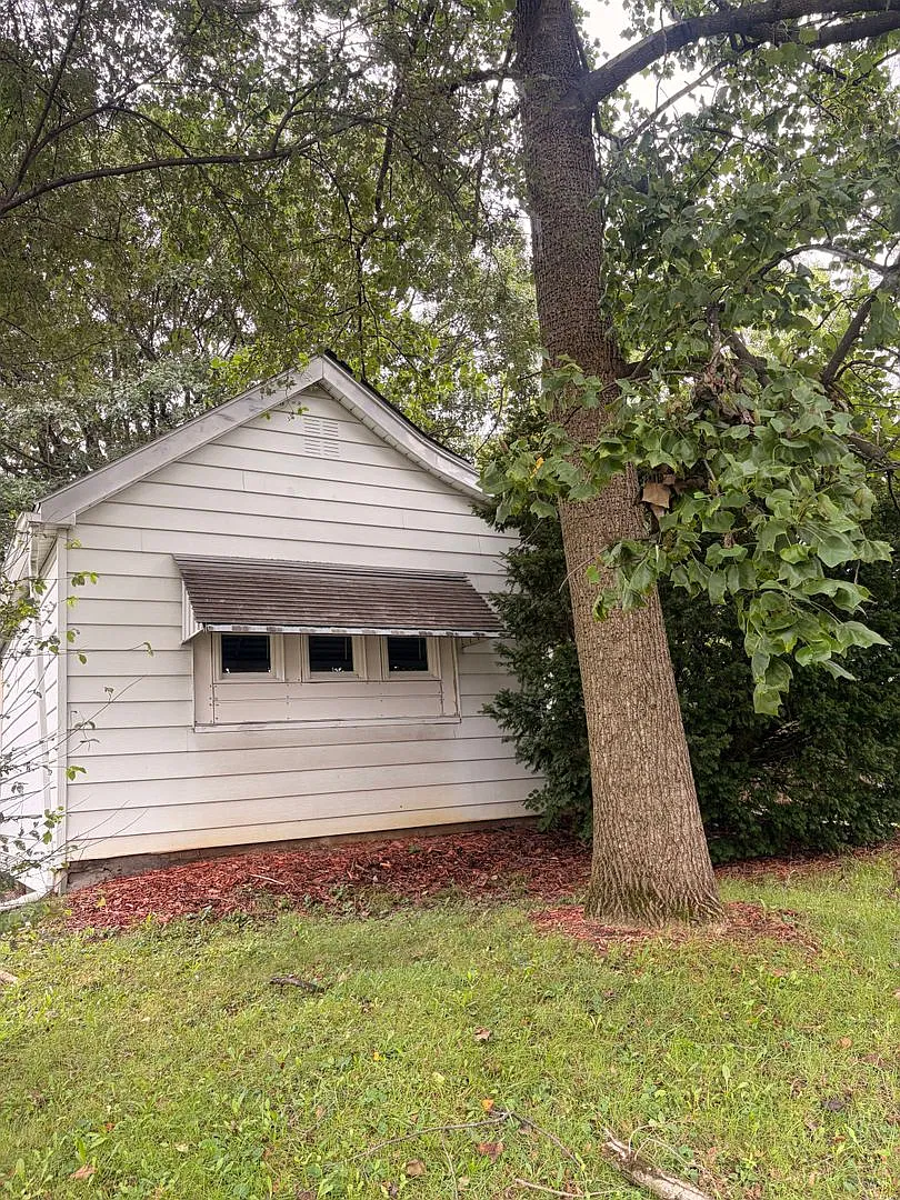 2548 Hiawatha Street| rent $1200 — Photo 4