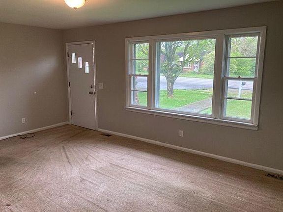 4th image of 304 W Adams St