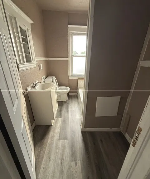 553 Owen St — Photo 14